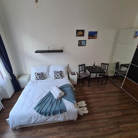Světlý prostorný byt v Karlíně Apartamento Praga Exterior foto